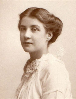 Agnes Harris as a young woman