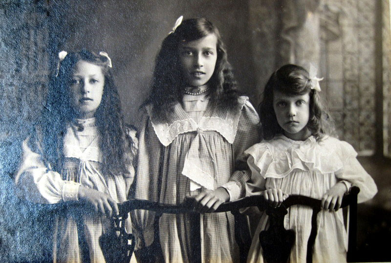 All three girls in about 1910, Priscilla Marjorie (left), Violet Lillian (centre) and Nancy Kathleen (right). Marjorie married Tom Collett; Violet married Cecil Ward; Nancy remained unmarried. 