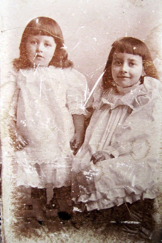 Edward John Pethard's first two daughters, Priscilla Marjorie (always known by her middle name) and Violet Lillian taken around 1904.