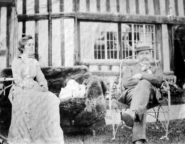 Alice and John Idiens, in about 1900, relaxing in the garden of the Manor.