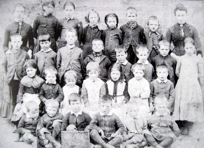 A class at Badsey School in about 1890.