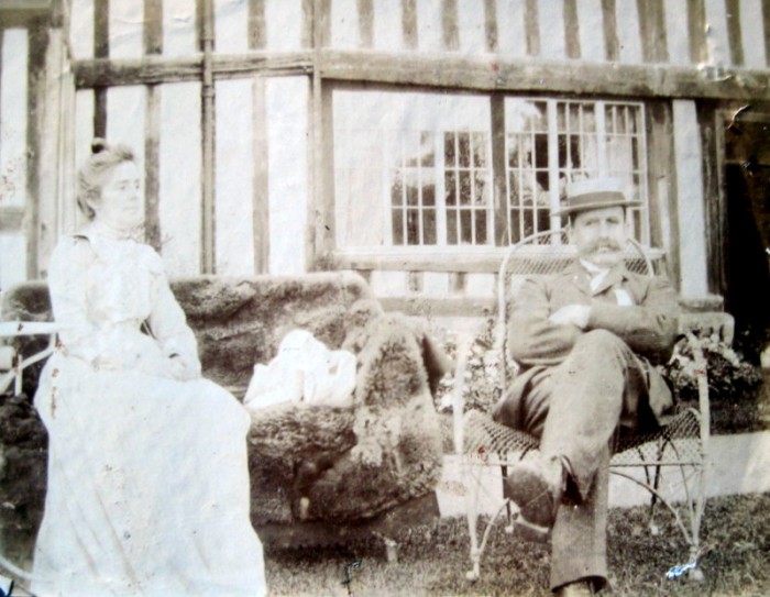 Alice and John Idiens in the garden of Wickhamford Manor