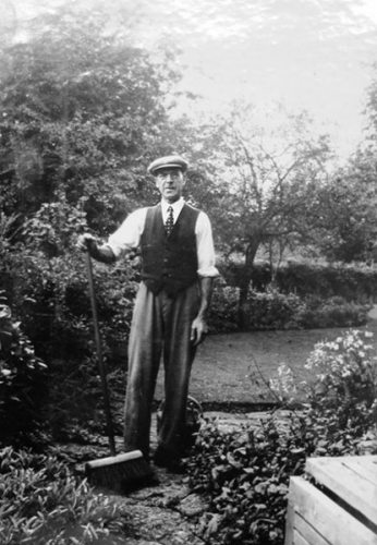 Norris Haines working as a gardener for the Lees-Milne family after the Second World War.