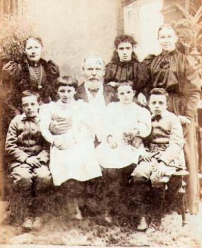 The Pethard family of the Sandys Arms in the mid 1890s. 