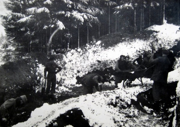 Soldiers working in the snow