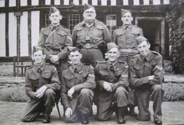 Syd Carter and men of the Home Guard Training Battalion at Wickhamford Manor.