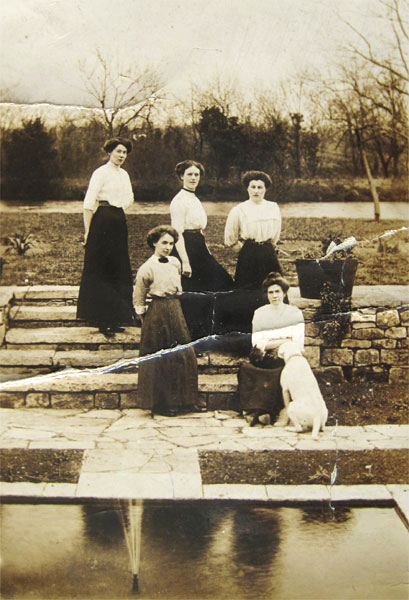 Domestic servants at Wickhamford Manor just before the Great War