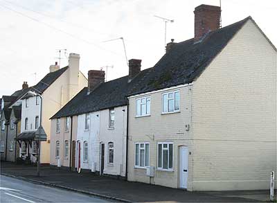 Main Street, Bretforton - the row of cottages close by where Eliza's son, Sam Stanley, moved to after marriage in 1895 (Sarah Ann Halford and family also lived in one of the cottages in 1901).