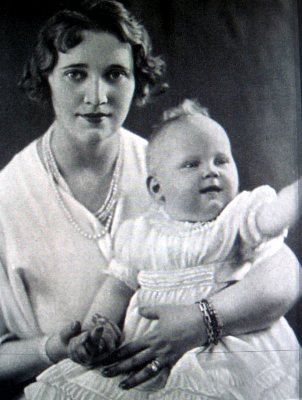 Rosemary Loehnis with daughter