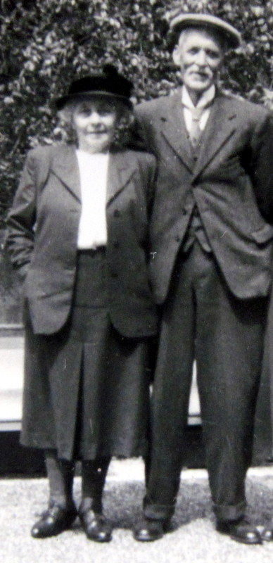 W. Pearce (Lot 43) with his wife.