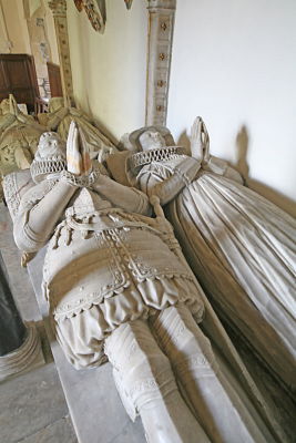 32. Effigies of Sir Samuel and Mercy Sandys.