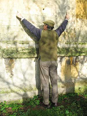 The extent of the mass dial at St James, Badsey