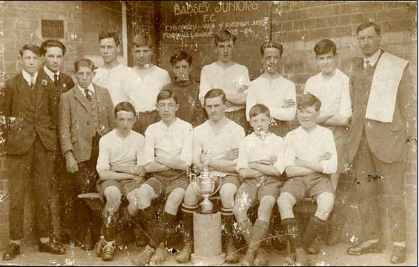 1923-4%20Football%20Team.JPG