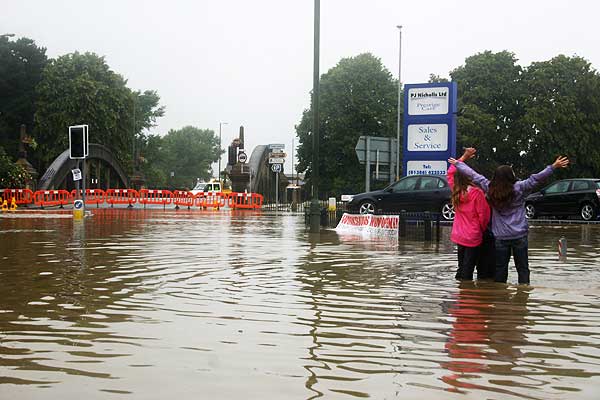 Beyond the parish (2 of 3). Evesham near the Abbey Bridge. Photo: Lizzie Noyes.