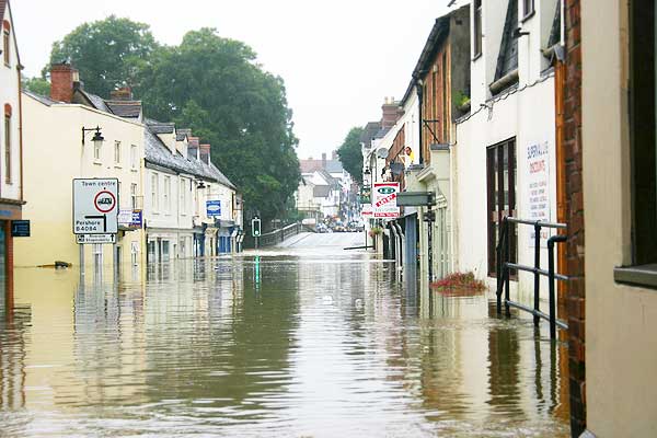 Beyond the parish (1 of 3). The impact of the flood arrived in Evesham on Saturday, about 18 hours after Badsey's peak. The River Avon rose dramatically and the town's problems were serious enough to become the lead story on that day's television news. The picture shows Port Street looking towards Workman Bridge. Photo: Lizzie Noyes.