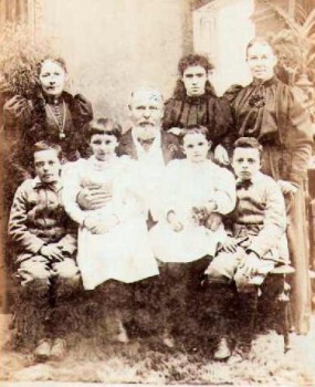 The Pethard family of the Sandys Arms in the mid 1890s.