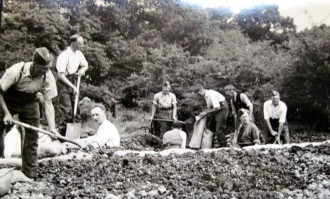 Building a grenade range at Hinton