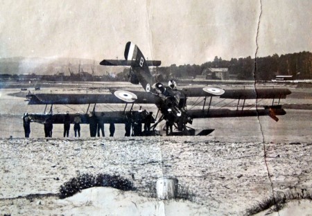 The Short 184, serial number N2971, which Lt Poulter crashed into Bembridge inner harbour.