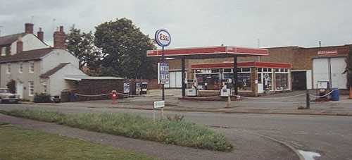 Poplar's Garage, High Street, Badsey