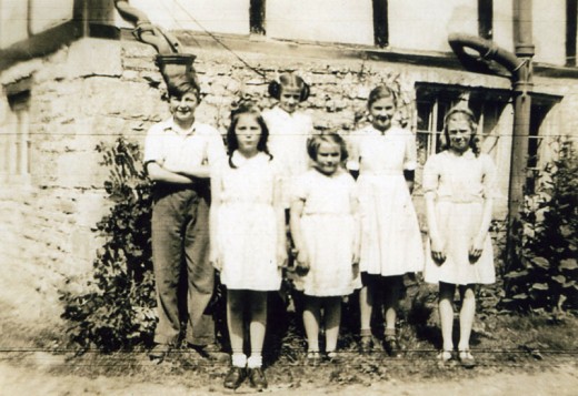 Children at Elm Farm in 1945