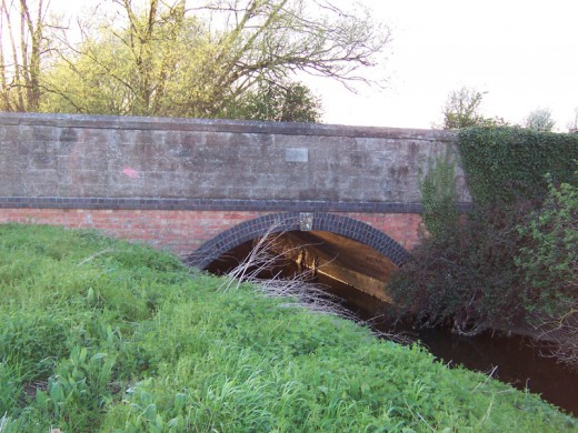 Aldington - Offenham Road bridge over Broadway Brook