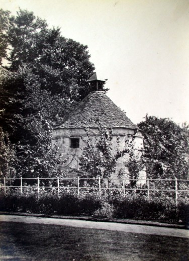 The dovecote, Wickhamford Manor