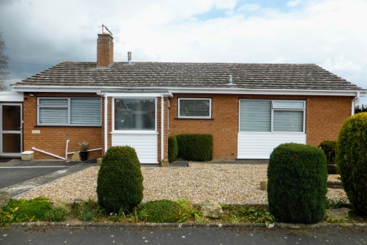 2 Binyon Close