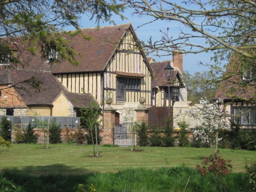 Wickhamford Manor, Manor Road